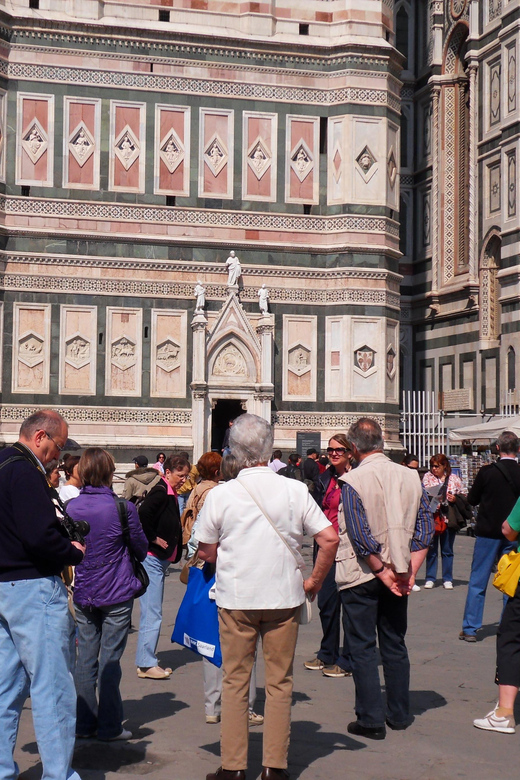 Florenz: most important Moments in 3 hours - Starting under the loggia at Santa Maria Novella