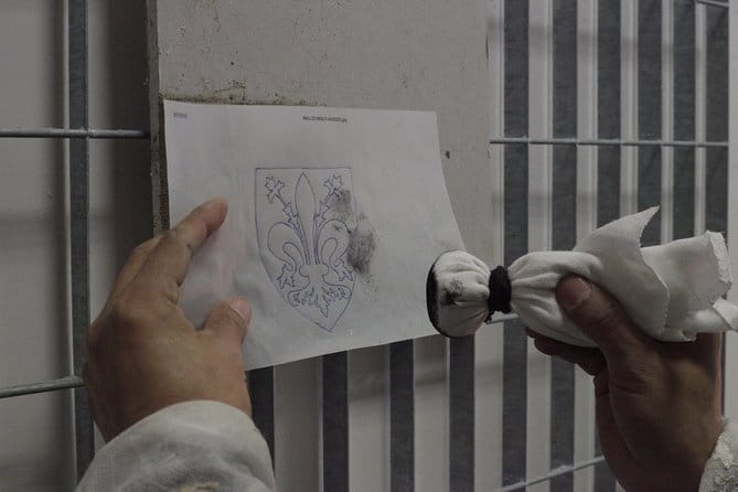 Fresco Painting Class in Florence - Choosing a simple design or a more detailed subject