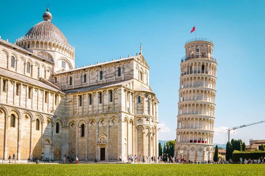 From Florence: Cinque Terre and Pisa Day Trip - The group experience and the guide’s role