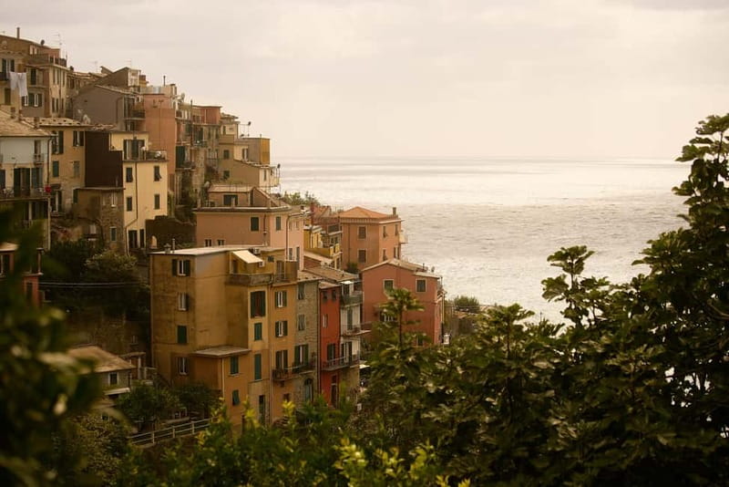 From Florence: Cinque Terre Day Trip with Local Guide - Vernazza: the best place for lunch and free time