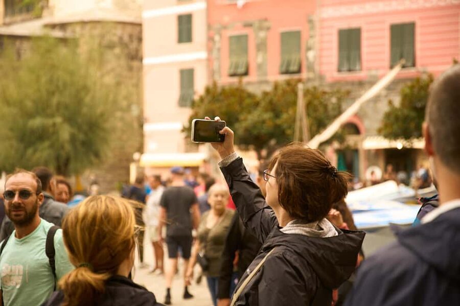 From Florence: Cinque Terre Day Trip with Local Guide - Seeing the Riviera by boat