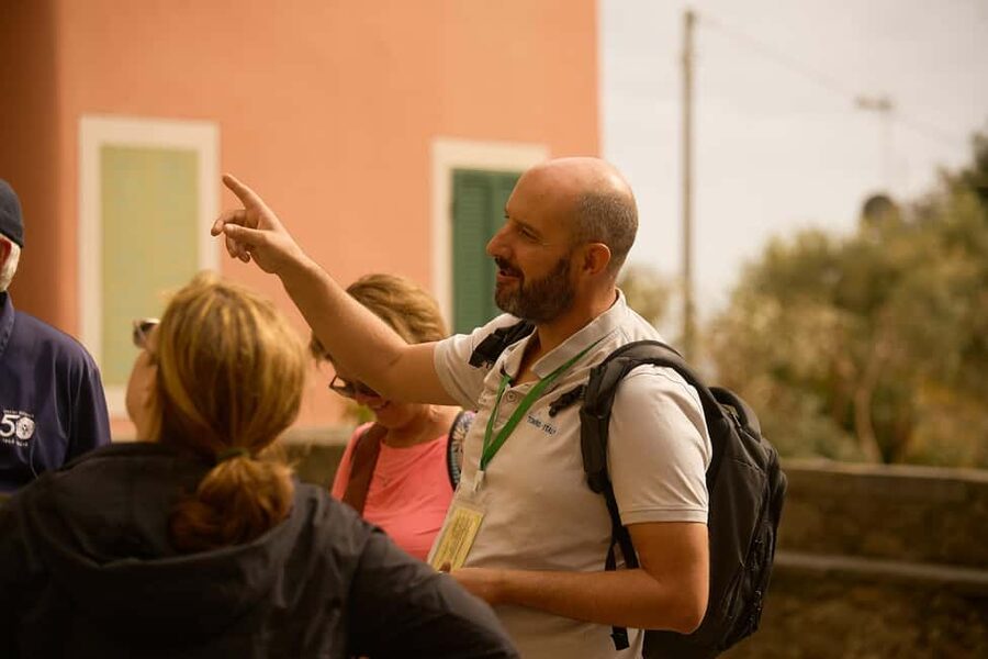 From Florence: Cinque Terre Day Trip with Local Guide - What the day feels like in practice