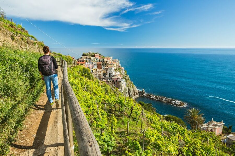 From Florence: Cinque Terre Day Trip with Lunch - Leaving Florence in a private air-conditioned car