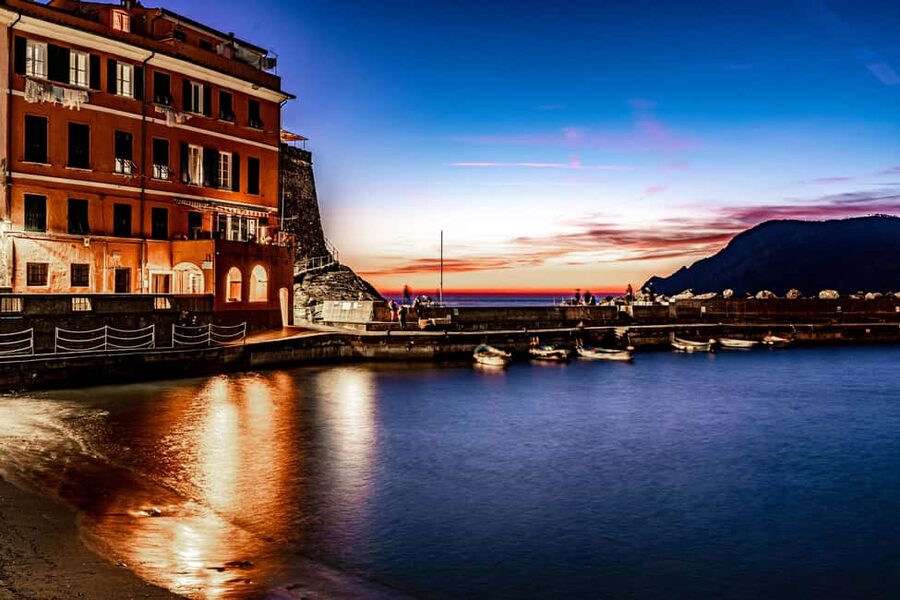 From Florence: Cinque Terre Private Day Trip - The five-minute train to Vernazza