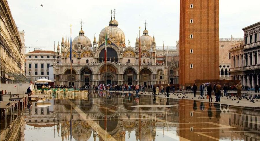 From Florence: Explore Venice in a Full Day Tour by Train - The fast train north from Florence