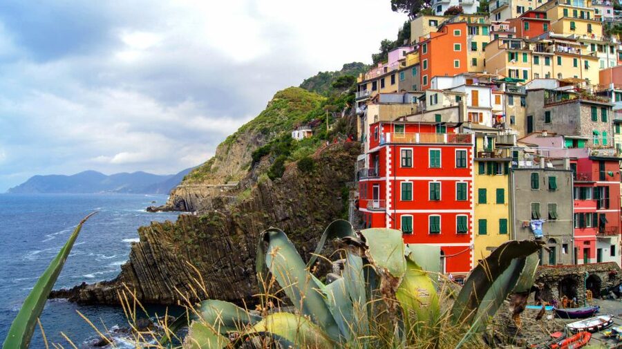 From Florence: Full-Day Private Cinque Terre Tour with Pisa - Manarola: pastel lanes and the first coastal views