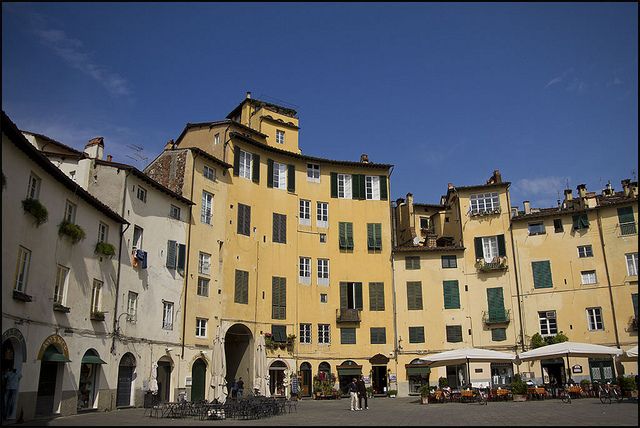 From Florence: Pisa & Lucca Day Tour with Buccellato Tasting - Pisa and the Square of Miracles