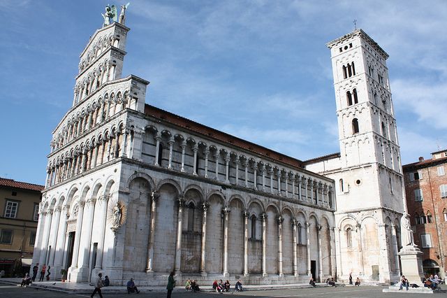 From Florence: Pisa & Lucca Day Tour with Buccellato Tasting - Buccellato tasting: a small local stop