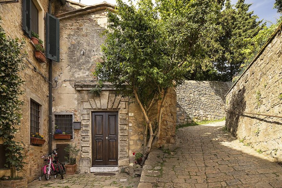 From Florence: PRIVATE Tour of San Gimignano and Volterra - Volterra, where Etruscan and Roman stories meet