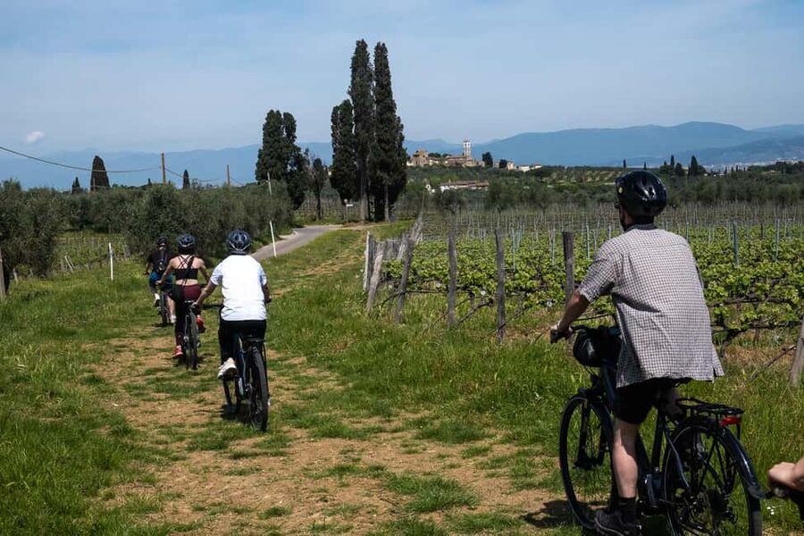 From Florence: Tuscan Hills Biking with Farm Tour and Lunch - Leaving Florence by bike