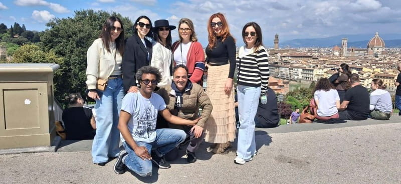 Golf Cart Firenze: Tour Guidato Esclusivo e Sostenibile - Palazzo Vecchio and the Uffizi from street level