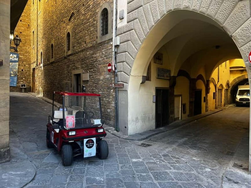 Golf Cart Firenze: Tour Guidato Esclusivo e Sostenibile - The driver and audio guide combination