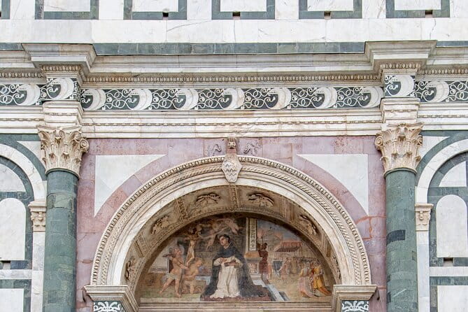Guided Tour of Florence by Night - Piazza dei Peruzzi and the stories behind the stones