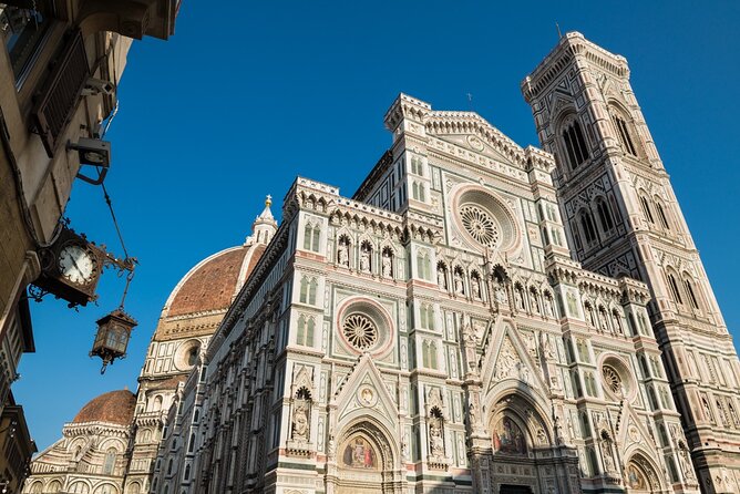 Guided tour of Florence with official guide - Crossing the Arno on Ponte Vecchio