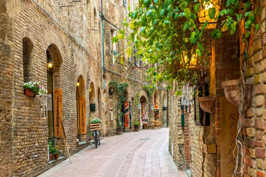 Half-Day Tour of San Gimignano From Florence - Arriving in the Elsa Valley