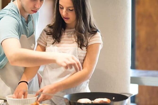 Hands on Deluxe Traditional 4-course dinner with fresh pasta - The meal, from appetizer to dessert