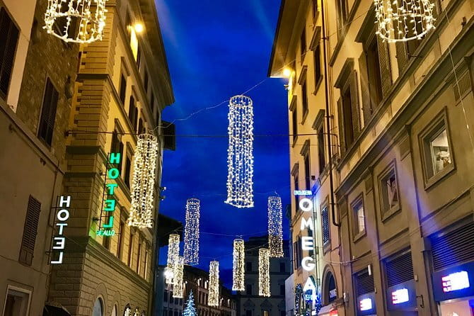 Illuminated Florence Tour for Kids and Families with Gelato and Pizza - Starting at Piazza della Signoria