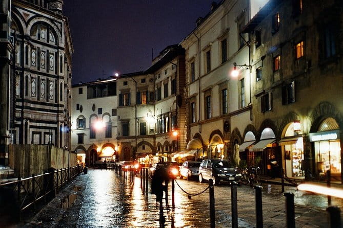 Illuminated Florence Tour for Kids and Families with Gelato and Pizza - Pizza as part of the lesson