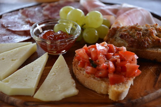 It's Wine Time! 2 wineries & farm-to-table lunch—max 8 pp - How the guides shape the day
