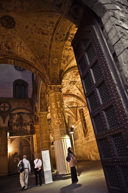 Legends of Florence: Exclusive Walking Tour by night - From Via dei Gondi to the Arno