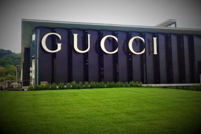 Luxury Chauffeur Service THE MALL from Florence to Reggello - Why use a chauffeur for The Mall Firenze