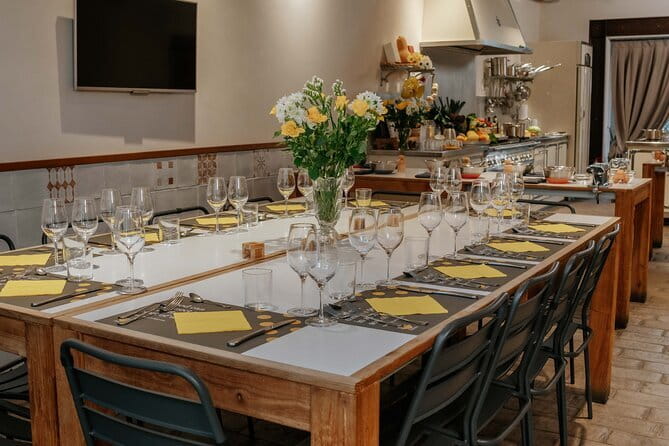 MaMa Florence Guided Market Tour and 4 Course-Pasta Cooking Class - Sitting down with Prosecco and Italian wine
