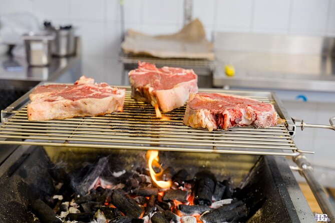 Master the Art of Florentine Steak: A Unique Cooking Experience! - Vegetables, salad, and the timing of the meal