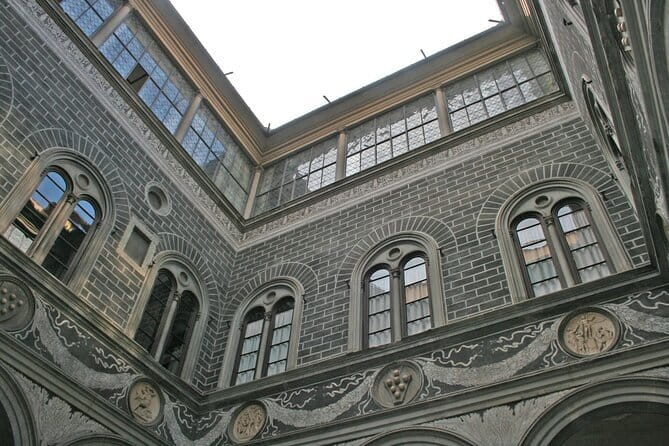 Medici Tour in Florence - Entering Palazzo Medici Riccardi on Via Cavour