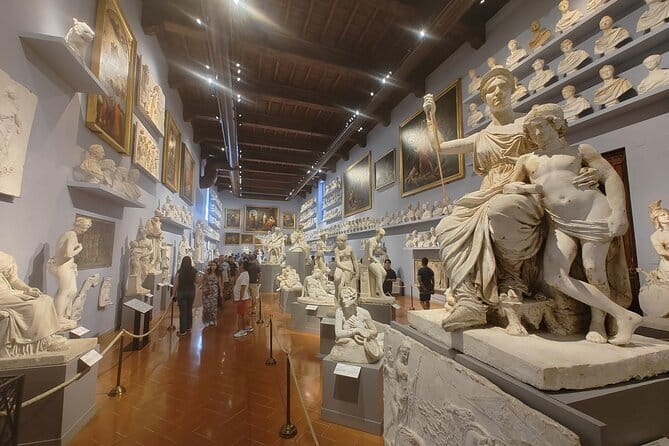 Michelangelo's David Accademia Gallery Small Group Tour - What the guide adds to the experience