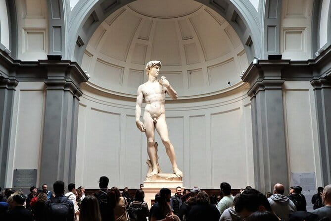 Michelangelo’s David Early Viewing Semi-Private Accademia Tour - Why the first hour at the Accademia matters
