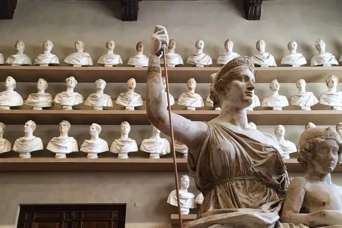 Michelangelo’s David Early Viewing Semi-Private Accademia Tour - A closer look at the small-group setup