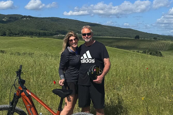 MONTALCINO Private E-Bike & Brunello Winery Experience - Families, beginners, and mixed-ability groups