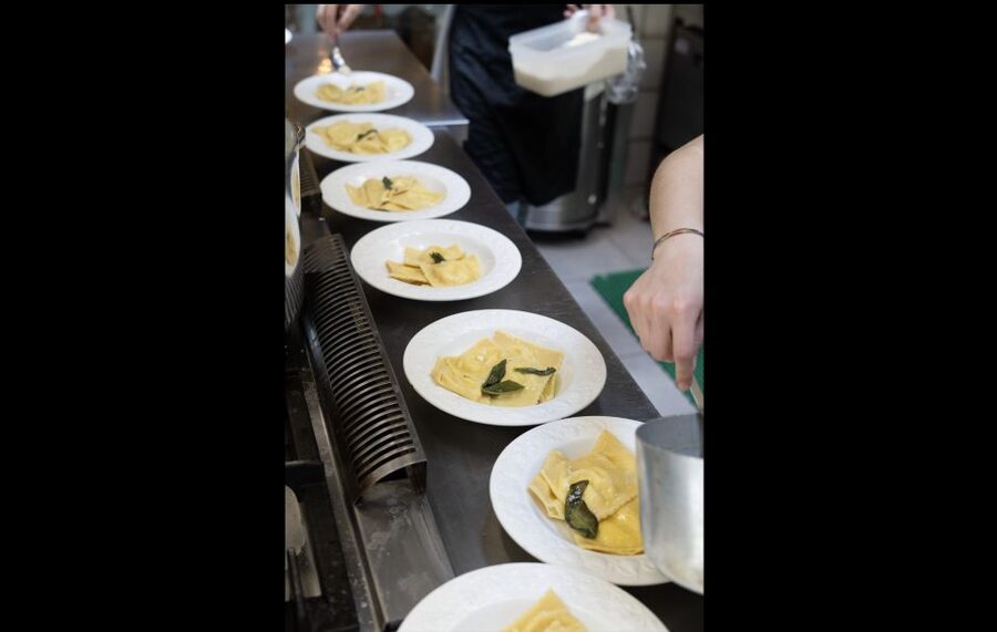 Neighborhood shopping & Homemade Pasta ! - Who will get the most from this class