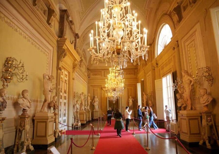 Palatina Gallery and Pitti Guided Tour in Florence - Adding Tuscan wine after the palace