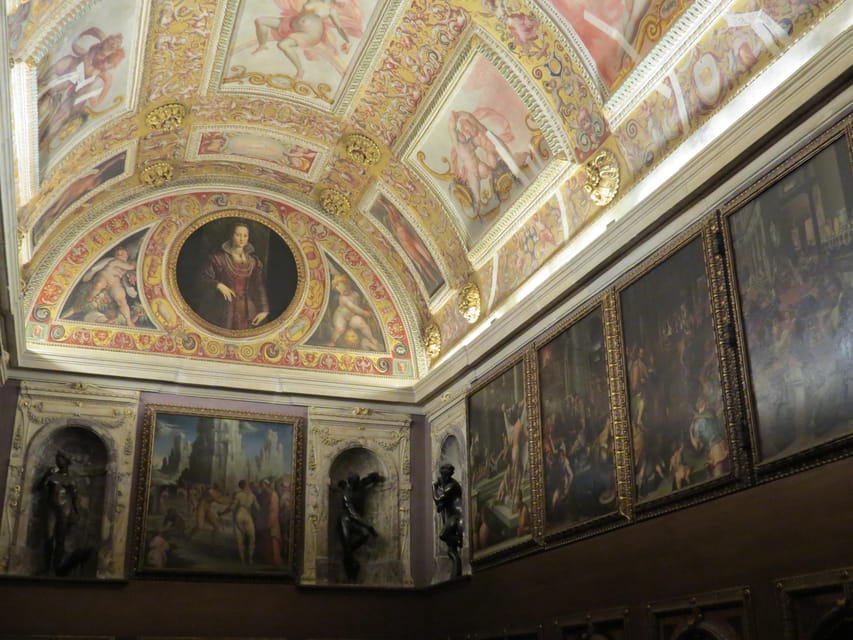 Palazzo Vecchio Secret Passages Tour & Lunch or "Gelato" - Looking Up in the Salone dei Cinquecento