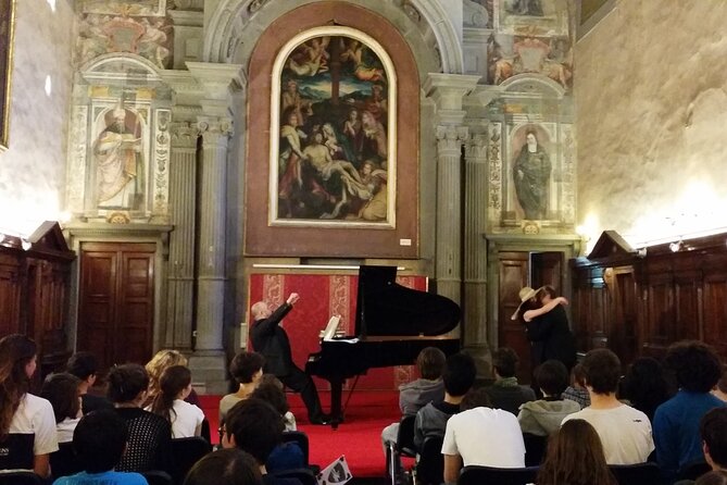Pizza Dinner and Italian Opera Arias Concert in Florence - Starting near Piazza del Carmine