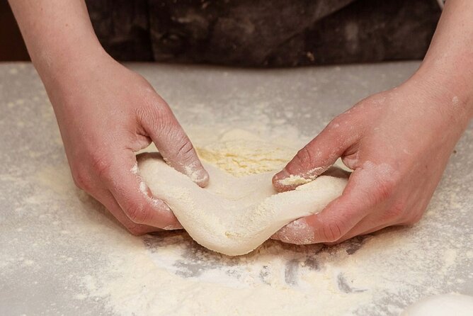 Pizza Making Private Class with Wine Tasting - Key points at a glance