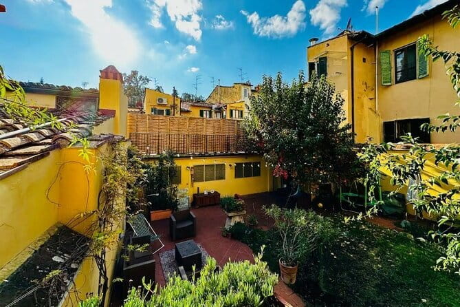 Private and authentic cooking class experience with family - Cooking pasta inside a Florentine family home