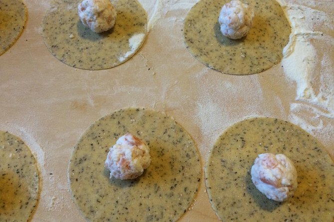 Private Customizable Cooking Class in Florence - Arriving on Via Romana