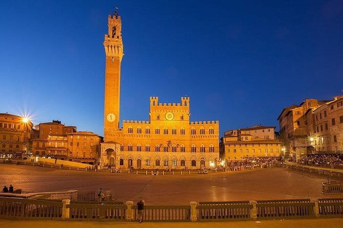 Private Day Trip Tuscany Landscape and Wine Tasting from Florence - Siena and the broad sweep of Piazza del Campo
