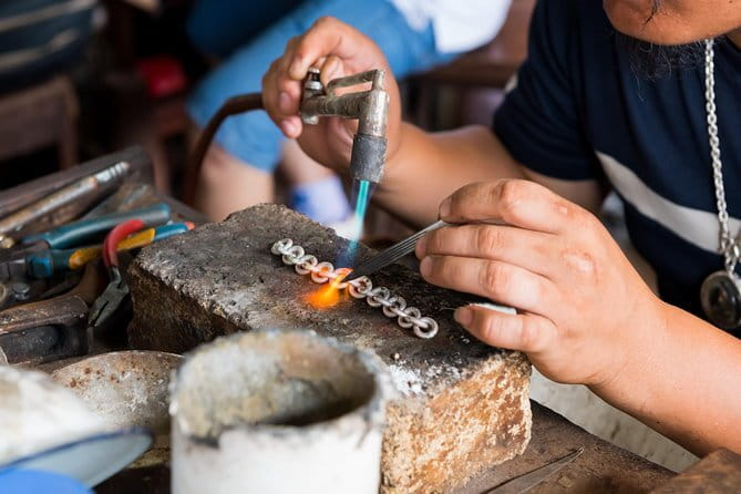 Private Florence Oltrarno Art and Crafts Walking Tour - Making marble paper with your own hands