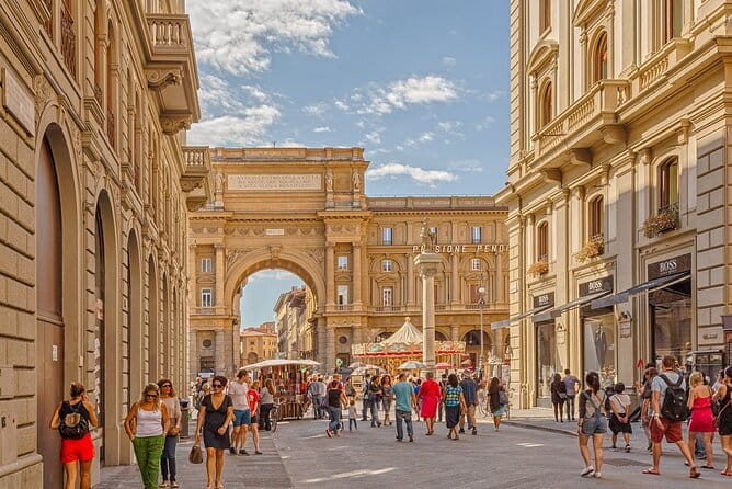 Private Florence Tour of Must-See Sites from Duomo to Santa Croce & Old Bridge - A quieter look at Palazzo Davanzati