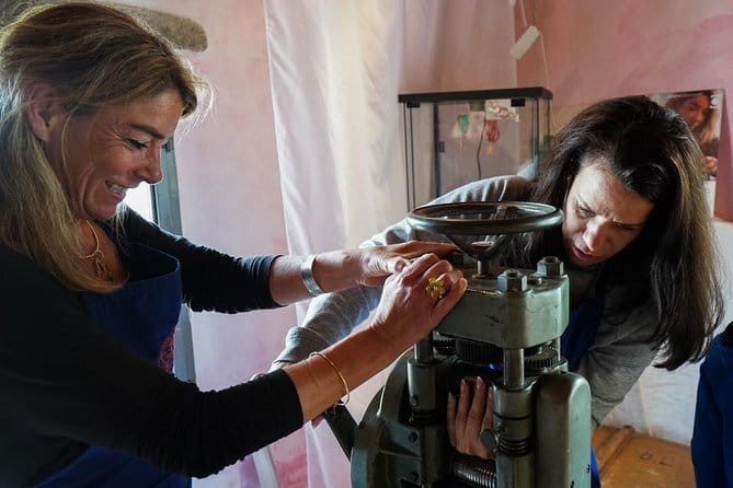 Private jewelry class in Florence, Tuscany, Italy (4 hours) - Bringing old gold or a family keepsake