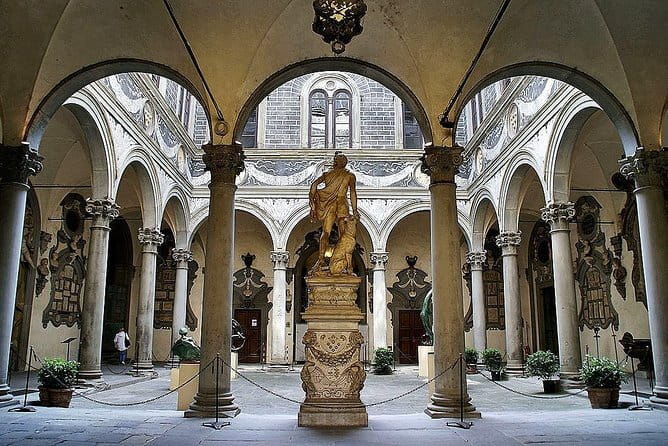 Private Medici Walking Tour – Discover Florence’s Royal Past - Palazzo Pitti marks the final Medici residence