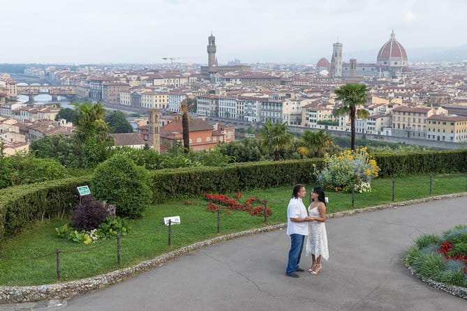 Private Photographer in Florence - Palazzo Vecchio adds a civic Florence setting