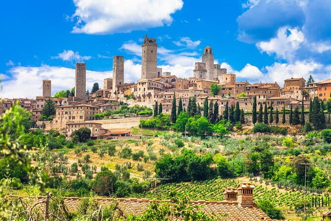 Private Siena San Gimignano Tour from Florence with Winery Lunch - San Gimignano and its medieval towers