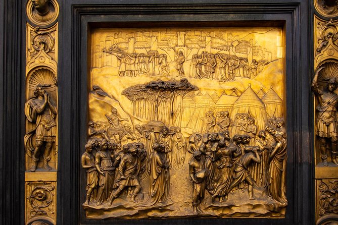 Private Skip-the-Line Florence Highlights and David Walking Tour - Renaissance palaces, fashion, and the Medici