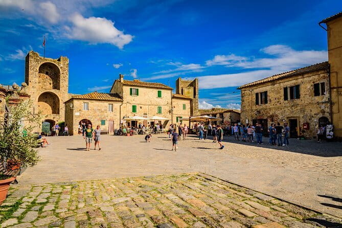 Private Tour to Tuscan Jewels in one day:Siena, Monteriggioni, S.Gimignano, Pisa - A Chianti lunch with four wine samples