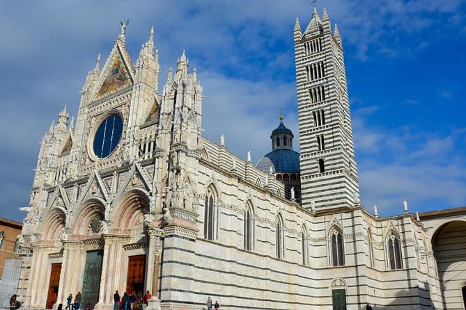 Private Tuscany Tour: Siena, San Gimignano and Chianti Day Trip - Siena: Piazza del Campo in a tight 90 minutes