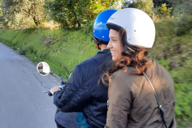 Private Tuscany Vespa Tour - Getting comfortable on an automatic Vespa